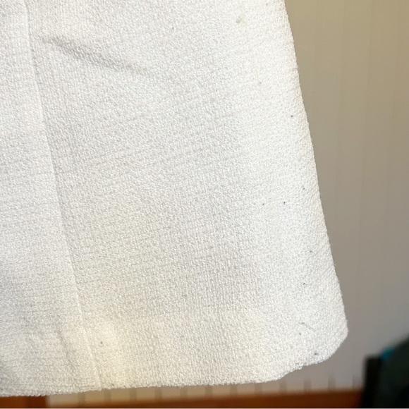 Chique white shorts with front gold zippers- size medium - Picture 5 of 5